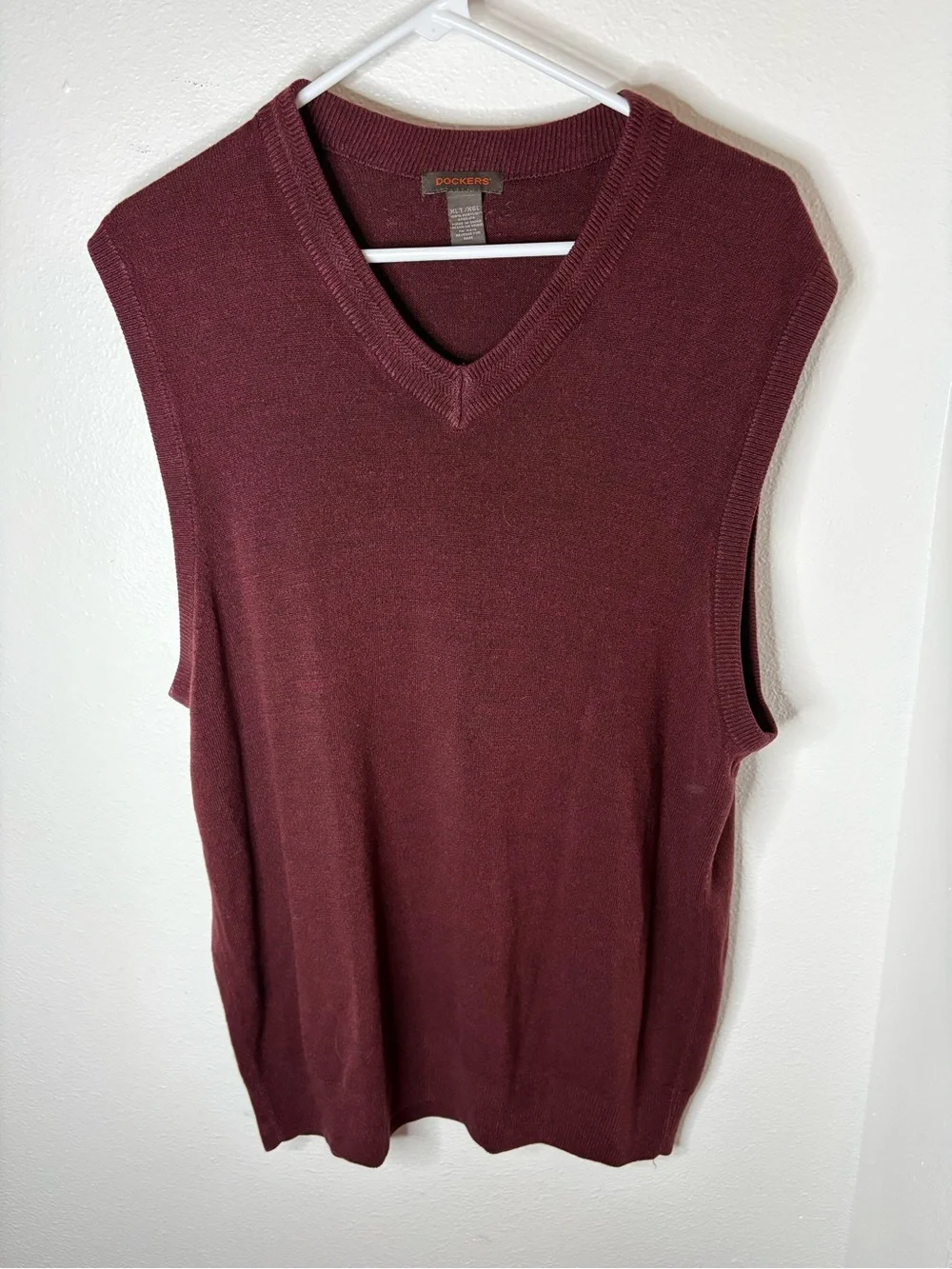 Dockers Men's Burgundy V-Neck Sweater Vest - XLT
